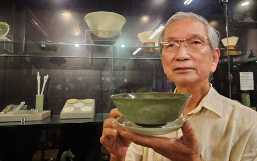 Astonished by the splendor of ancient jade