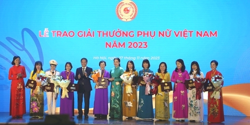 Thua Thien Hue has two individuals awarded Vietnamese Women s Prize