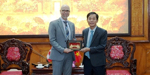 Chairman of the Provincial People s Committee Nguyen Van Phuong received a courtesy call from the Canadian Ambassador to Vietnam