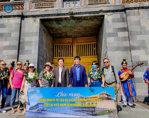 Diamond Princess high-grade cruise takes international visitors to Hue’s heritages