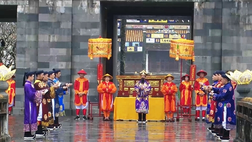 Announcing Hue Festival 2024 and re-enacting the Ban Soc - Calendar Giving ceremony under the Nguyen Dynasty