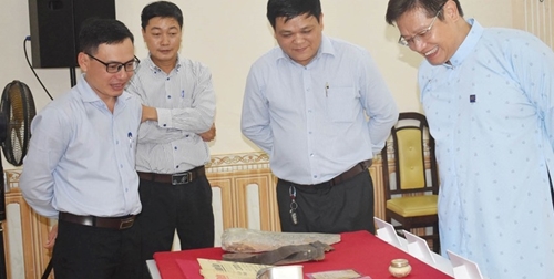 Donating precious artifacts to the History museum