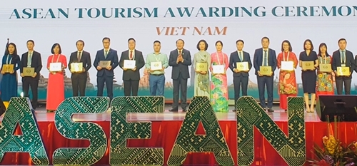 Hue City receives ASEAN Clean Tourist City Award