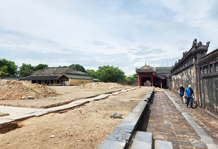Restoring Can Chanh Hall