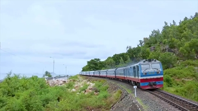 Experience the Hue - Da Nang tourist train journey