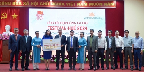 Vietnam Airlines partners with Hue Festival 2024