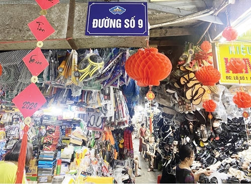 When Dong Ba Market has street names