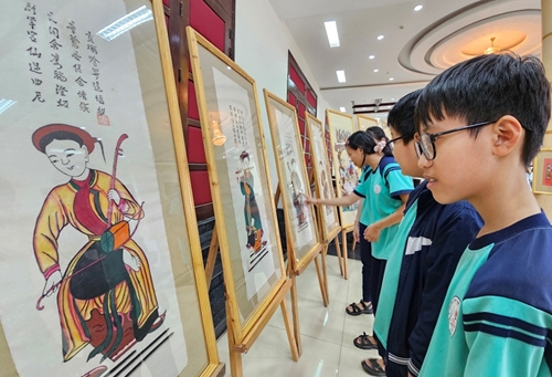 Exhibition Spring Colors and sketch journey back to Phu Loc