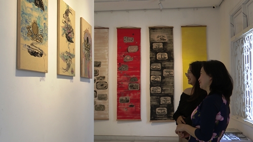 Masterfuldesigns on Cuu Dinh transformed into wood-carved paintings