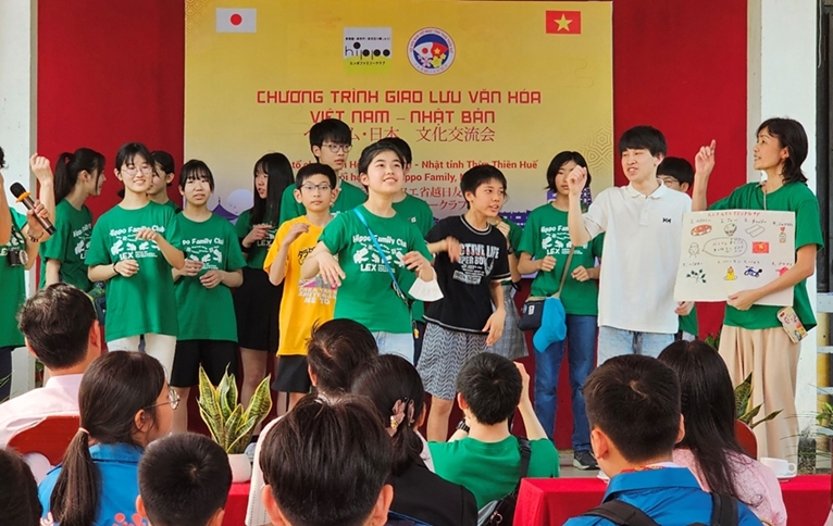 Hue and Japanese students participate in cultural exchanges