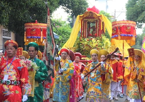This year s Hue Nam Temple Festival will feature a procession by both land and water