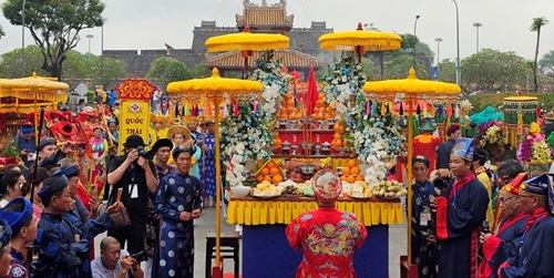 Vibrant land procession in Hue Nam Temple Festival