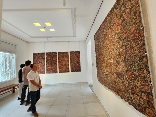 Displaying 8 winning artworks of the UOB Painting of the Year competition in Hue