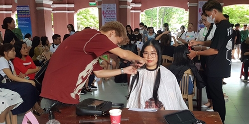 400 people participate in hair donation at the 2nd “Pink Hat of Hue” event