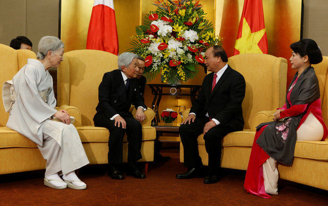 Chiều tối ngày 2/3, Thủ tướng Nguyễn Xuân Phúc và Phu nhân đã hội kiến Nhà vua và Hoàng hậu Nhật Bản.