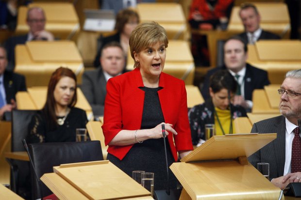 Thủ hiến Scotland Nicola Sturgeon phát biểu trước quốc hội trong phiên tranh luận về việc tổ chức trưng cầu dân ý tách khỏi Anh hôm 21/3 (Ảnh: Getty)