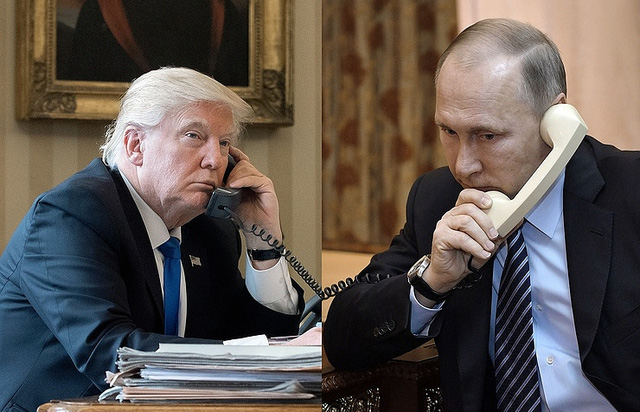 Tổng thống Nga Vladimir Putin (phải) và người đồng cấp Mỹ Donald Trump (Ảnh: TASS)
