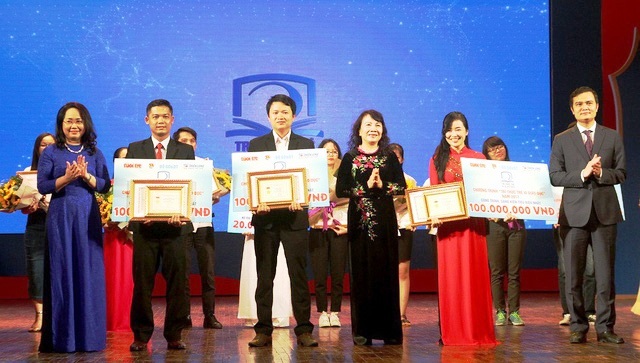 Thầy Vũ sáng chế đạt giải “Tri thức trẻ vì giáo dục” năm 2017