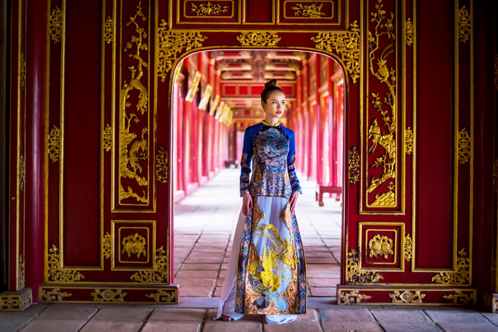 Viet Bao’s ao dai collection is inspired by the art of the Nguyen Dynasty