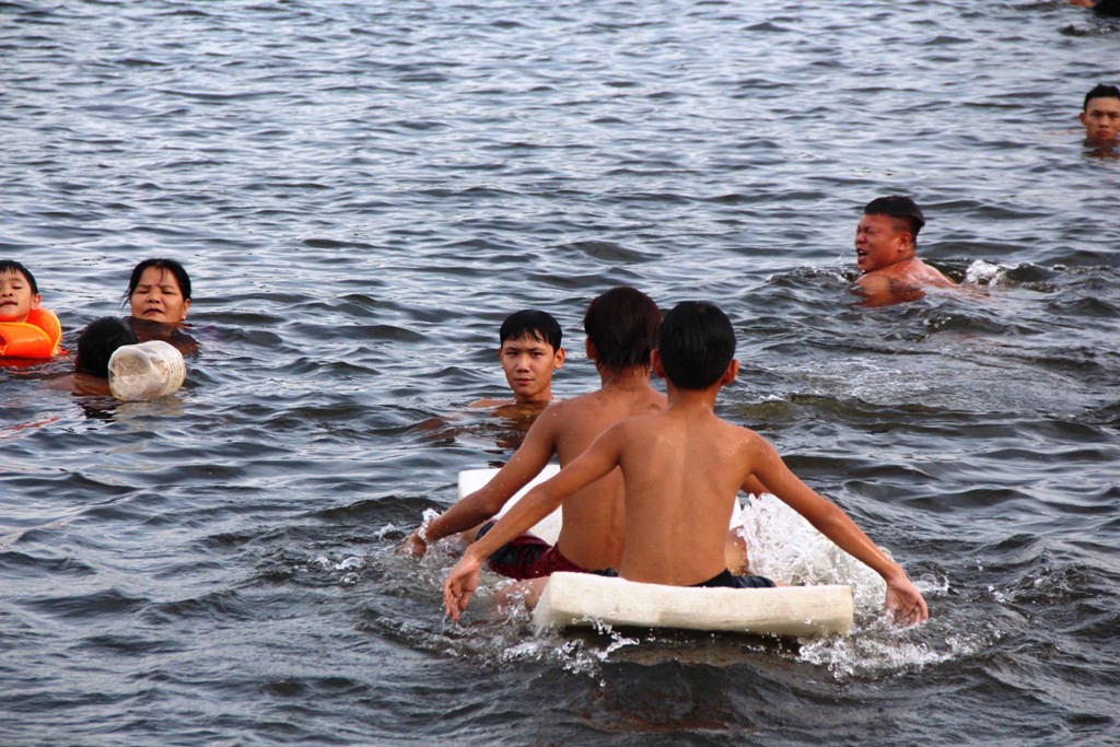 Many items that could float on the water surface are used by little children to swim