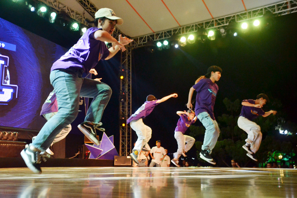 The vibrant hip-hop dances on the opening night of the festival