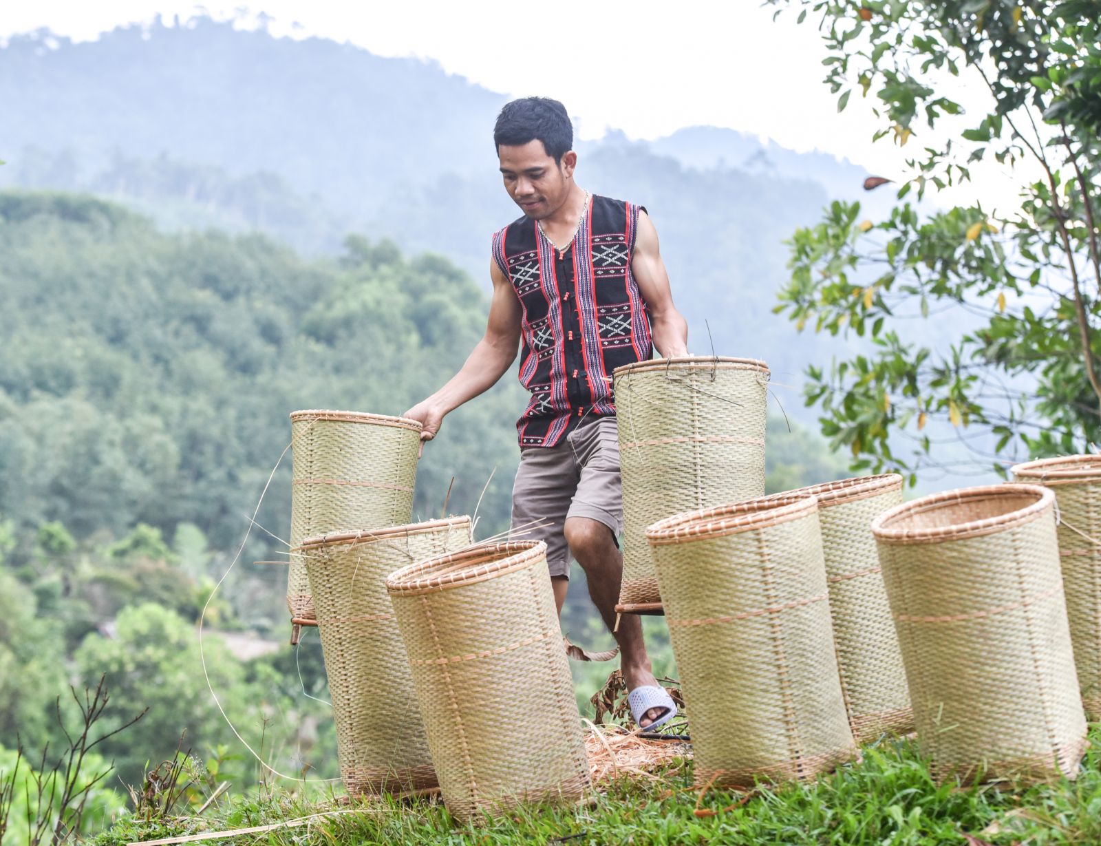 In the cool sunshine, the gùi baskets are dried to ensure durability