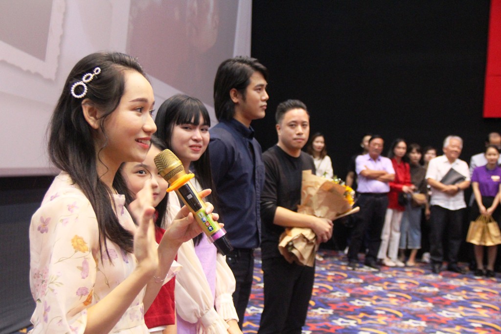 Truc Anh asked questions to the audience and some proved to be very knowledgeable. Some said they have seen the film three times already