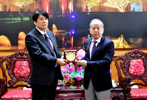 Head of the Japanese Consulate Office in Da Nang visits and works in Hue