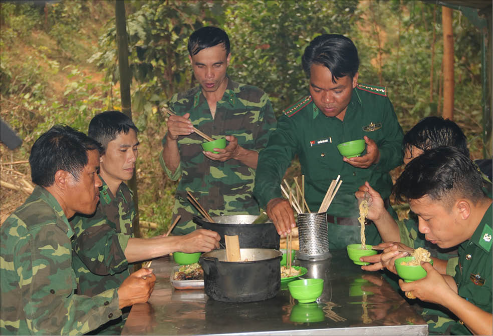 Quick meal of the border soldiers at Nham Border Station