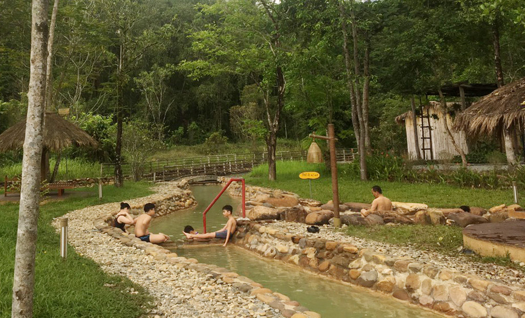 To ensure safety and avoid crowding, at Alba Thanh Tan Resort (Phong Dien), only resort guests can use the hot spring bath.