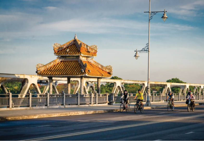 Da Vien Bridge is bustling every morning
