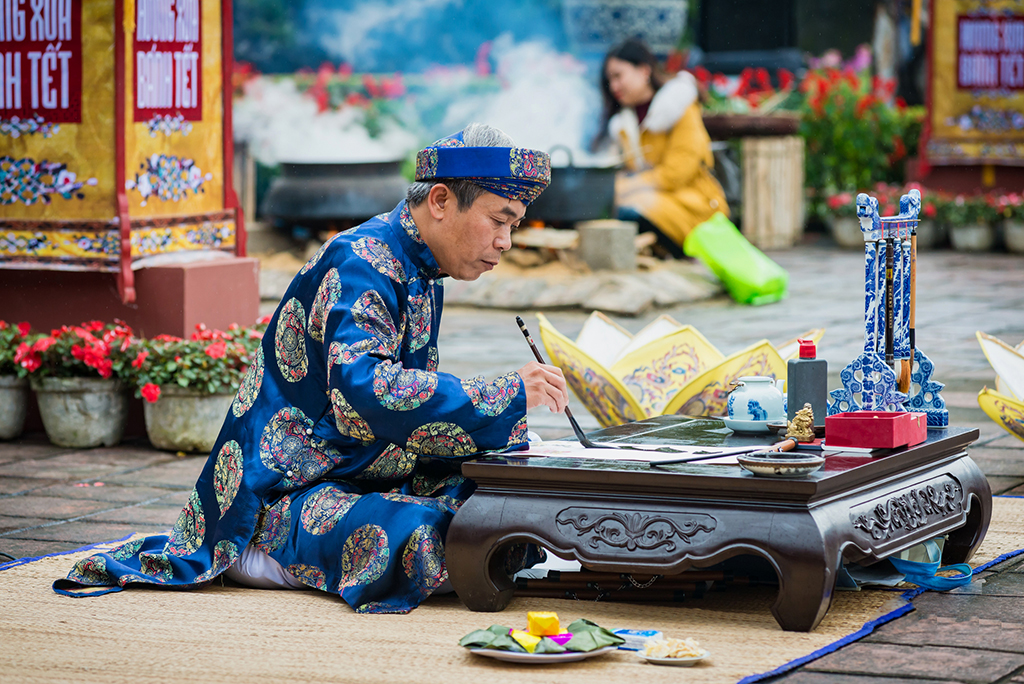 Writing calligraphy is performed at the festivals 