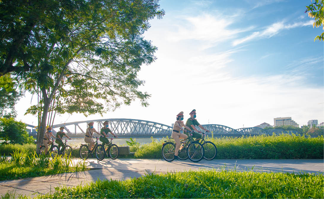 Patrolling on the walking paths along the Huong River banks and other streets 