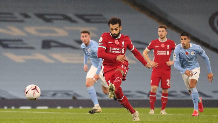 Salah thực hiện thành công quả phạt đền, đưa Liverpool dẫn trước từ sớm