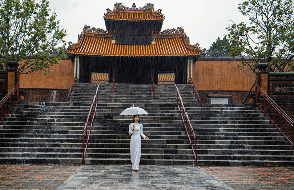 Royal tombs of Nguyen Emperor are the sightseeing destinations that cannot be missed when coming to Hue
