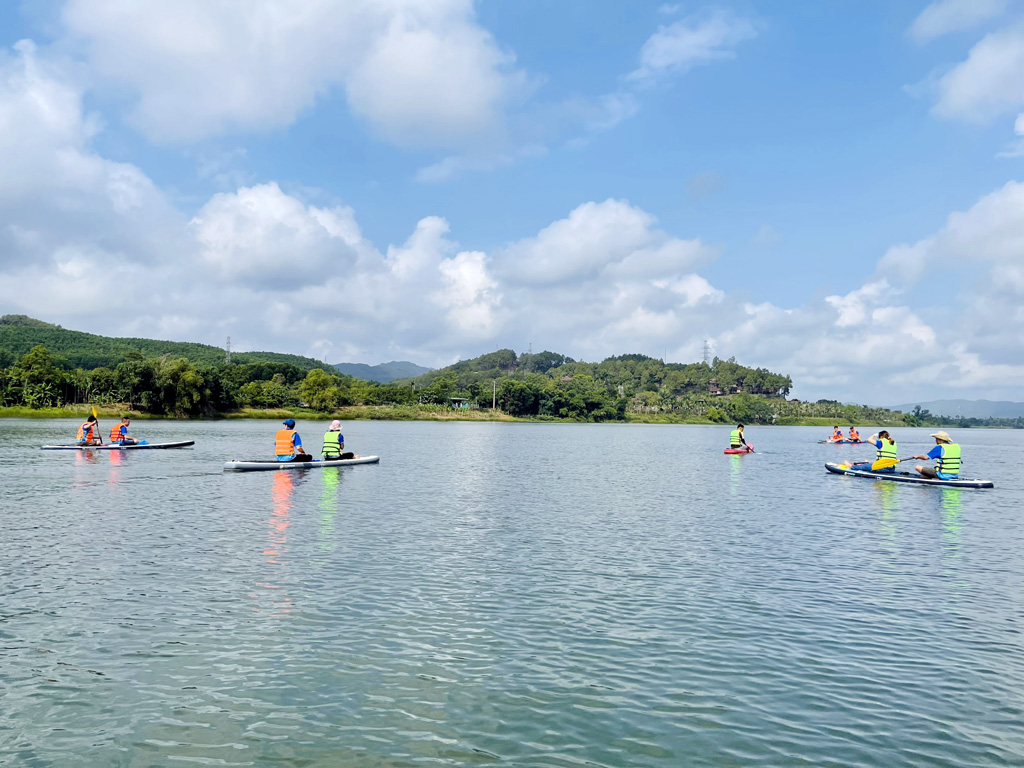 SUP rowing tour on the Huong river