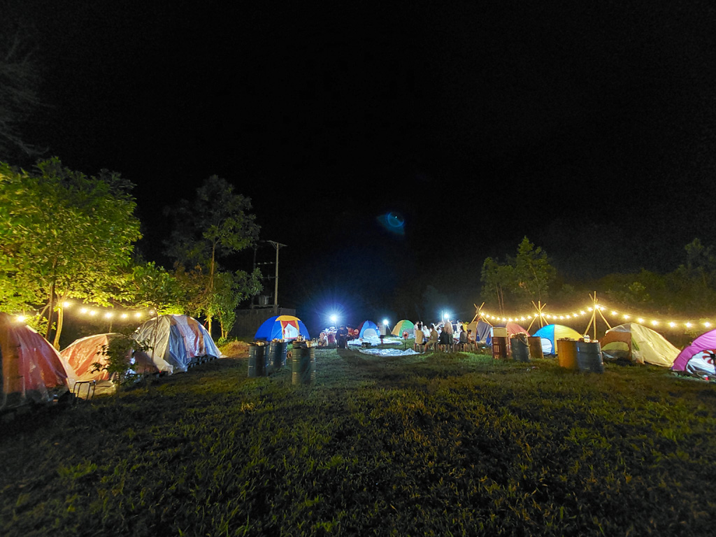 Yes Hue Eco has deployed new service of staying with tents, so it attracts more visitors to enjoy