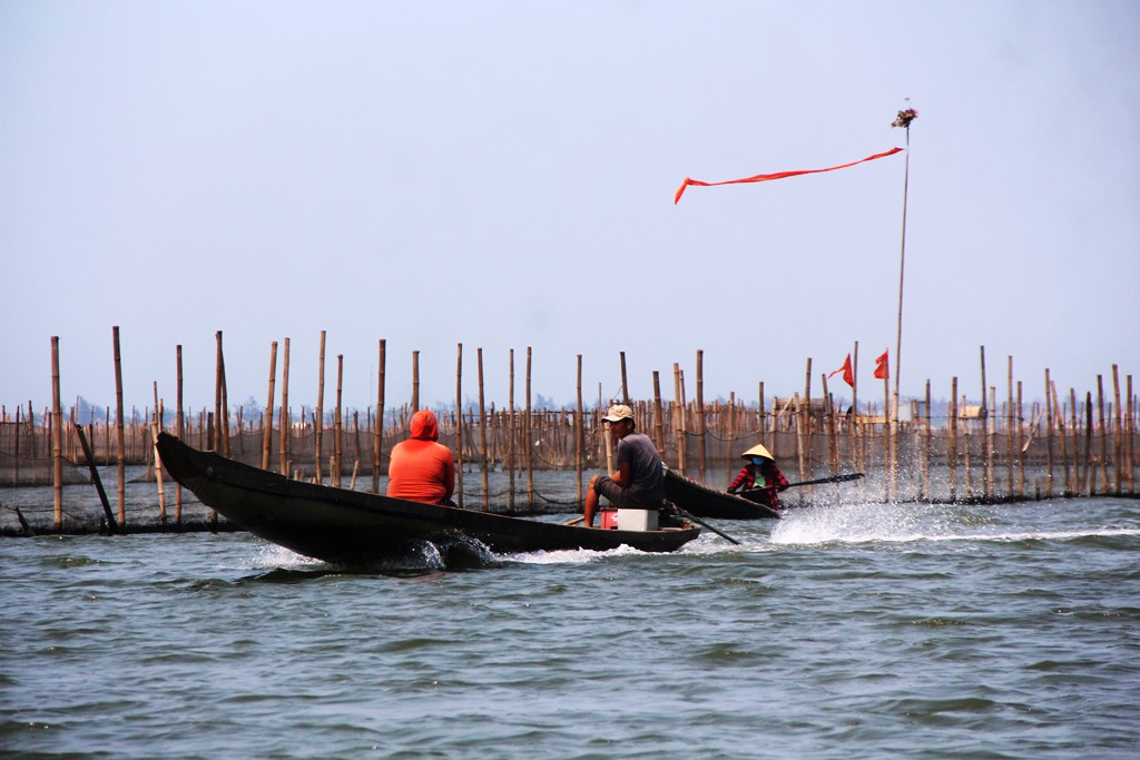 Fishermen make a daily living on Chuon lagoon