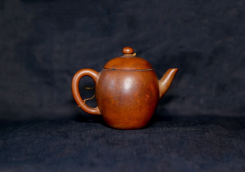 An over 500-year-old Manh Than teapot 