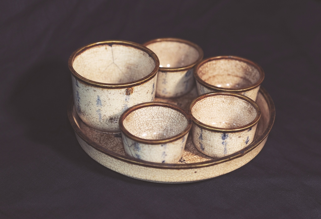 Mai Tho, Nhat Tong Tu Quan set of tea cups