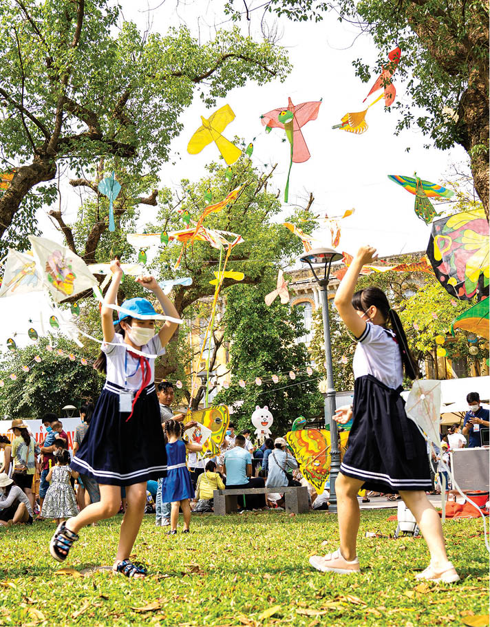 To have colorful kites in all shapes