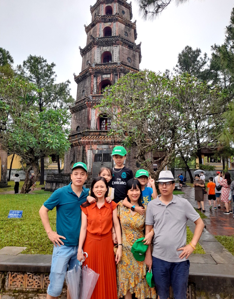 Tourists visiting Thien Mu Pagoda