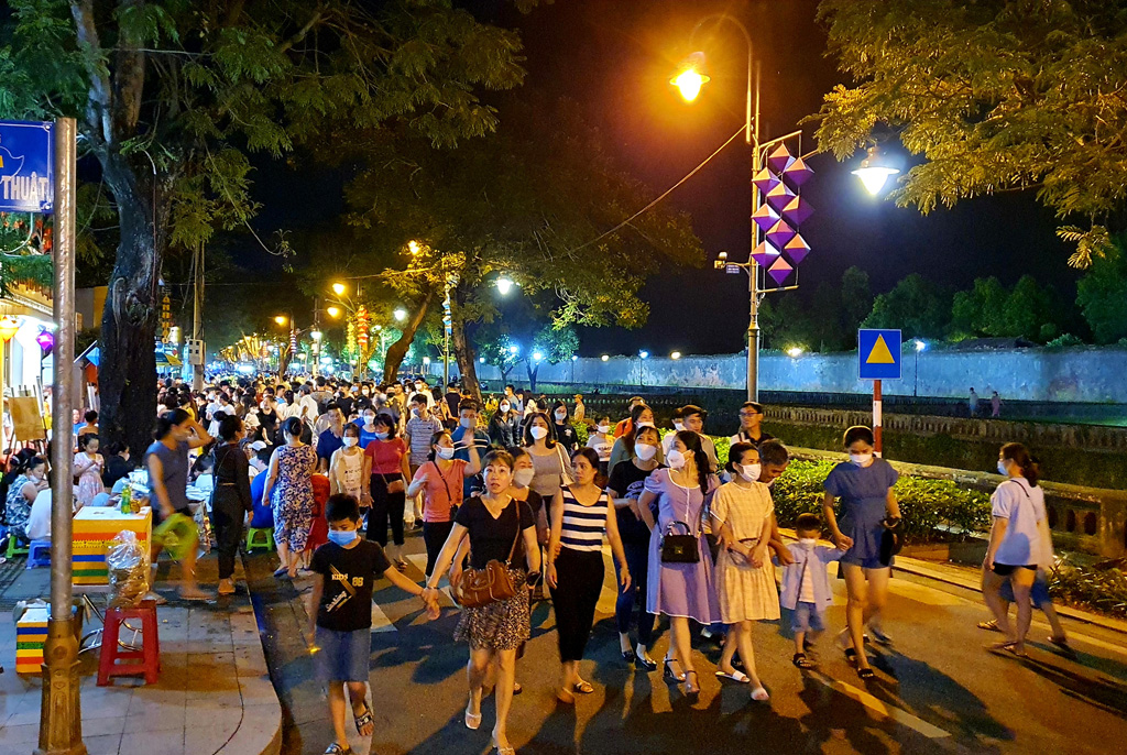 The Imperial City Night Street zone welcoming thousands of visitors on the night of April 30