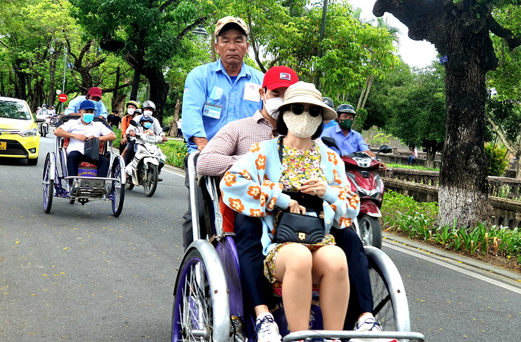 Using cyclo to explore the beautiful Hue city