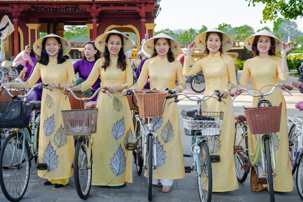 A group of ladies being in graceful ao dai
