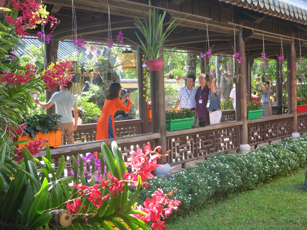 A colorful Thieu Phuong Garden
