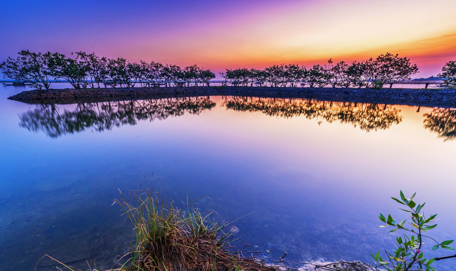 Quang Loi Lagoon at dawn
