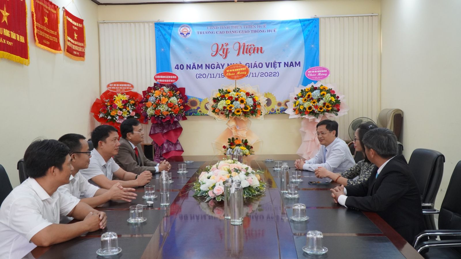 Phó Chủ tịch UBND tỉnh Nguyễn Thanh Bình thăm, chúc mừng ngày Nhà giáo Việt  Nam