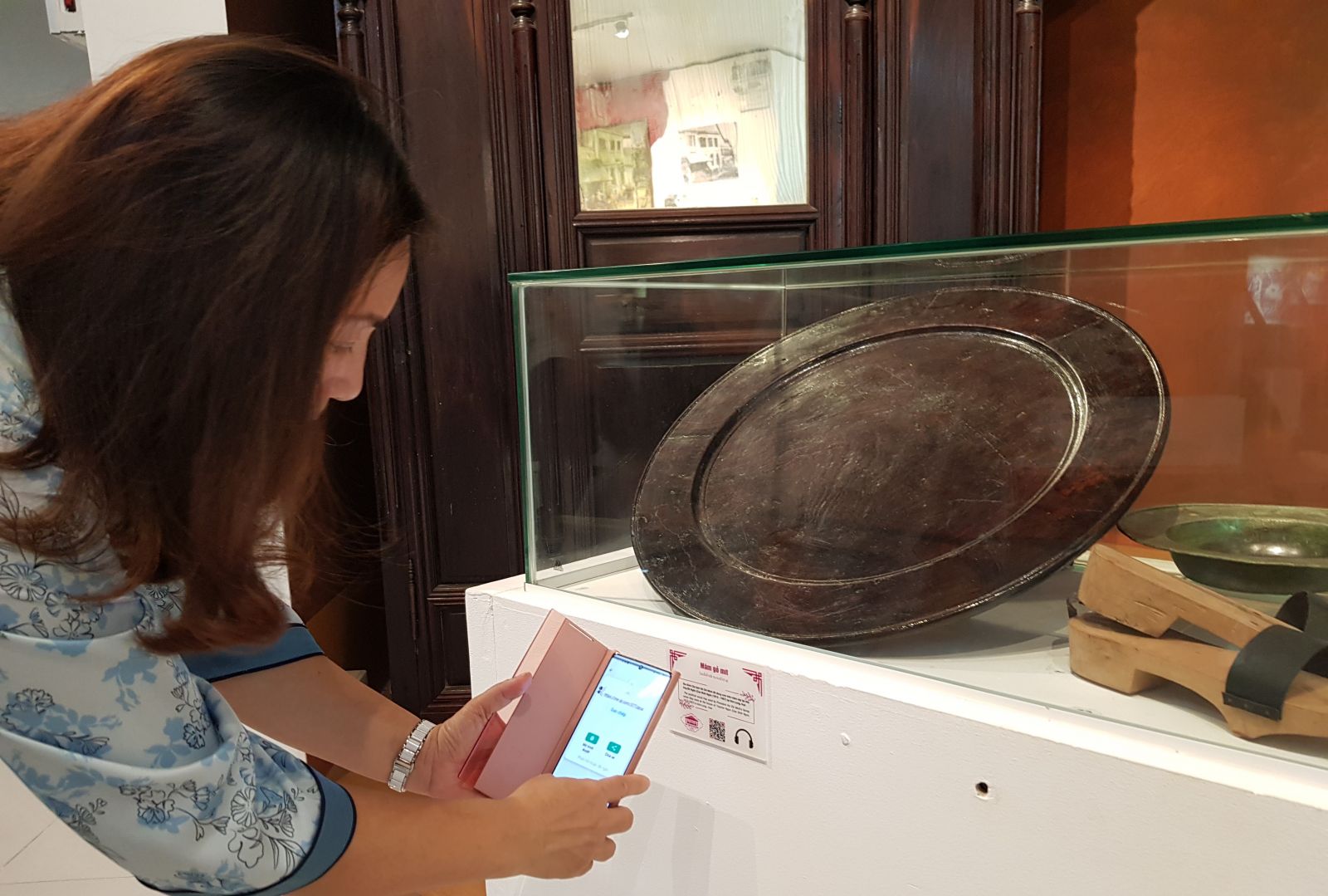 Experiencing scanning QR code to get to know much more information about Uncle Ho carried out at the Provincial Ho Chi Minh Museum