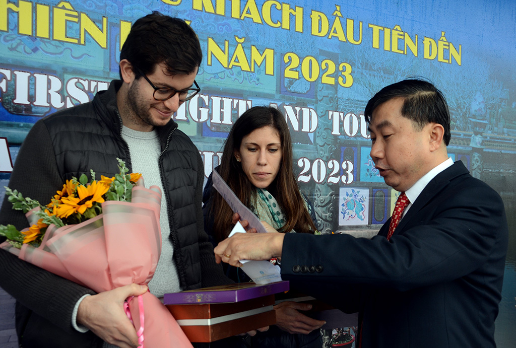 The two Austrian tourists are given gifts and tickets to visit Hue heritage